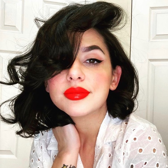 Meet your Posher, Nikki - Picture 2 of 10